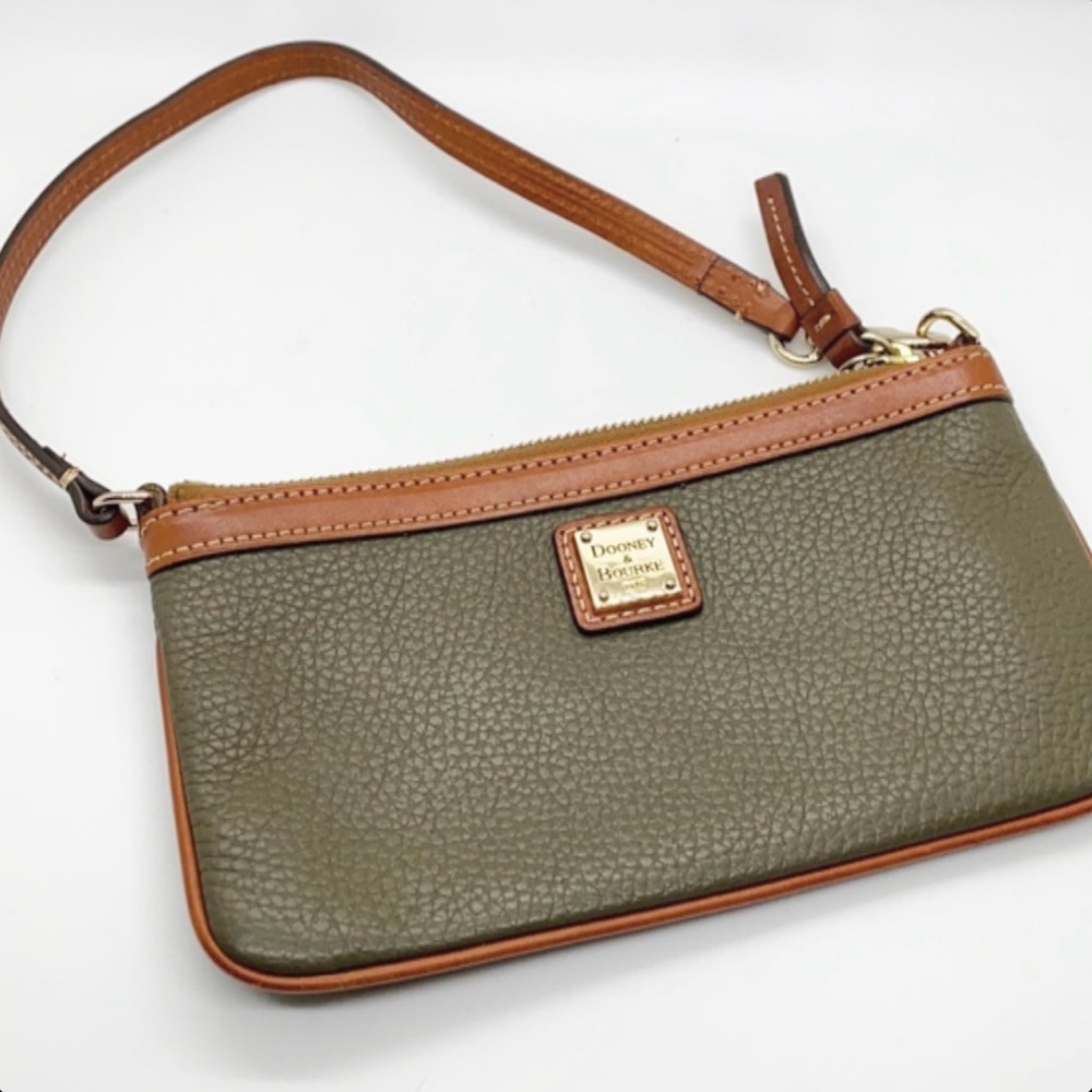 NWT Dooney & Bourke Belvedere Large Slim Wristlet